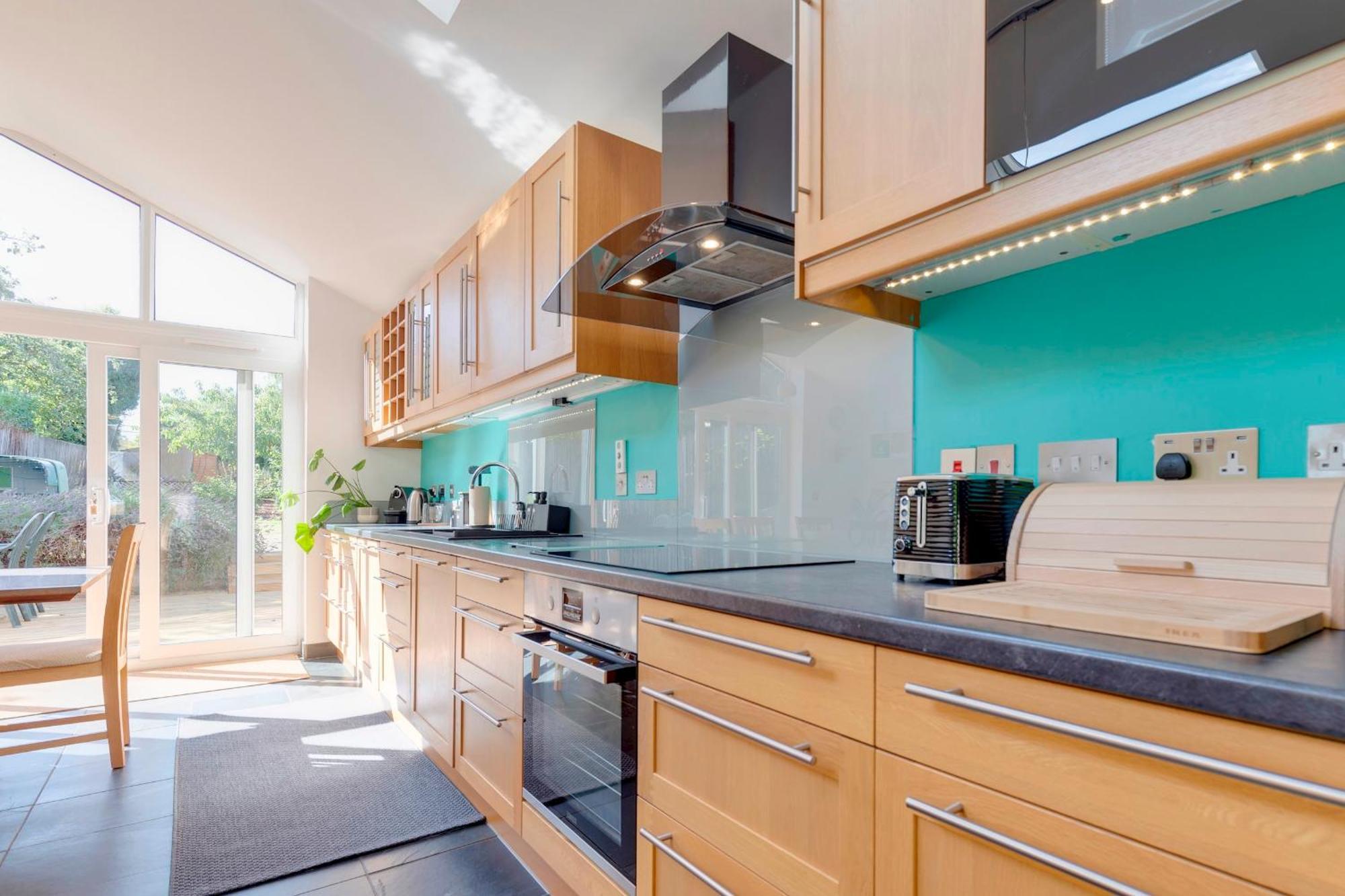 Holiday home Stunning 3 Bed Terrace Close To Station Pass The Keys