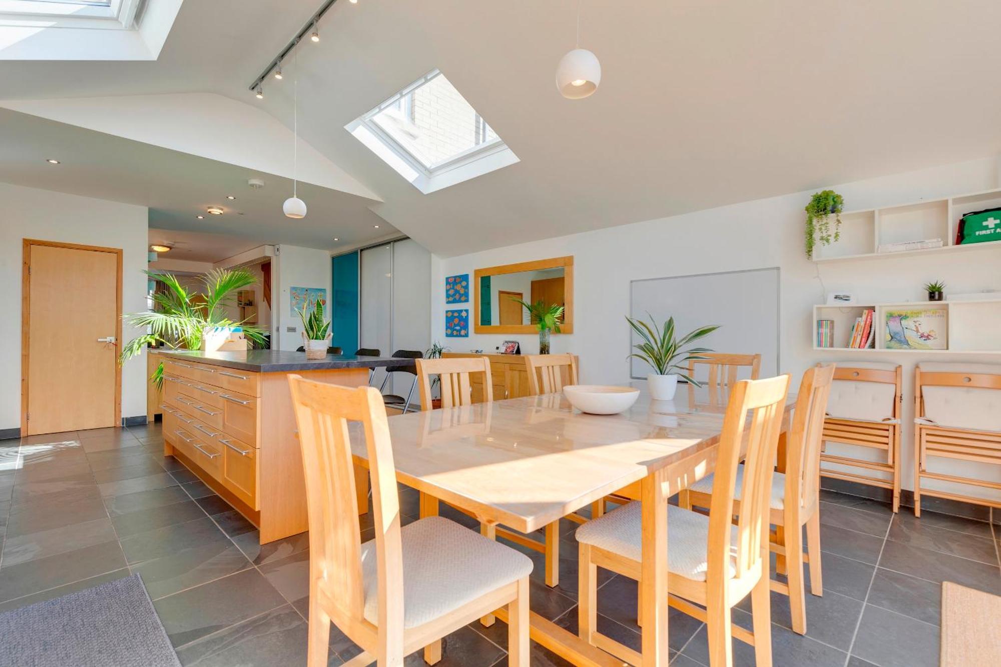 Stunning 3 Bed Terrace Close To Station Pass The Keys Holiday home