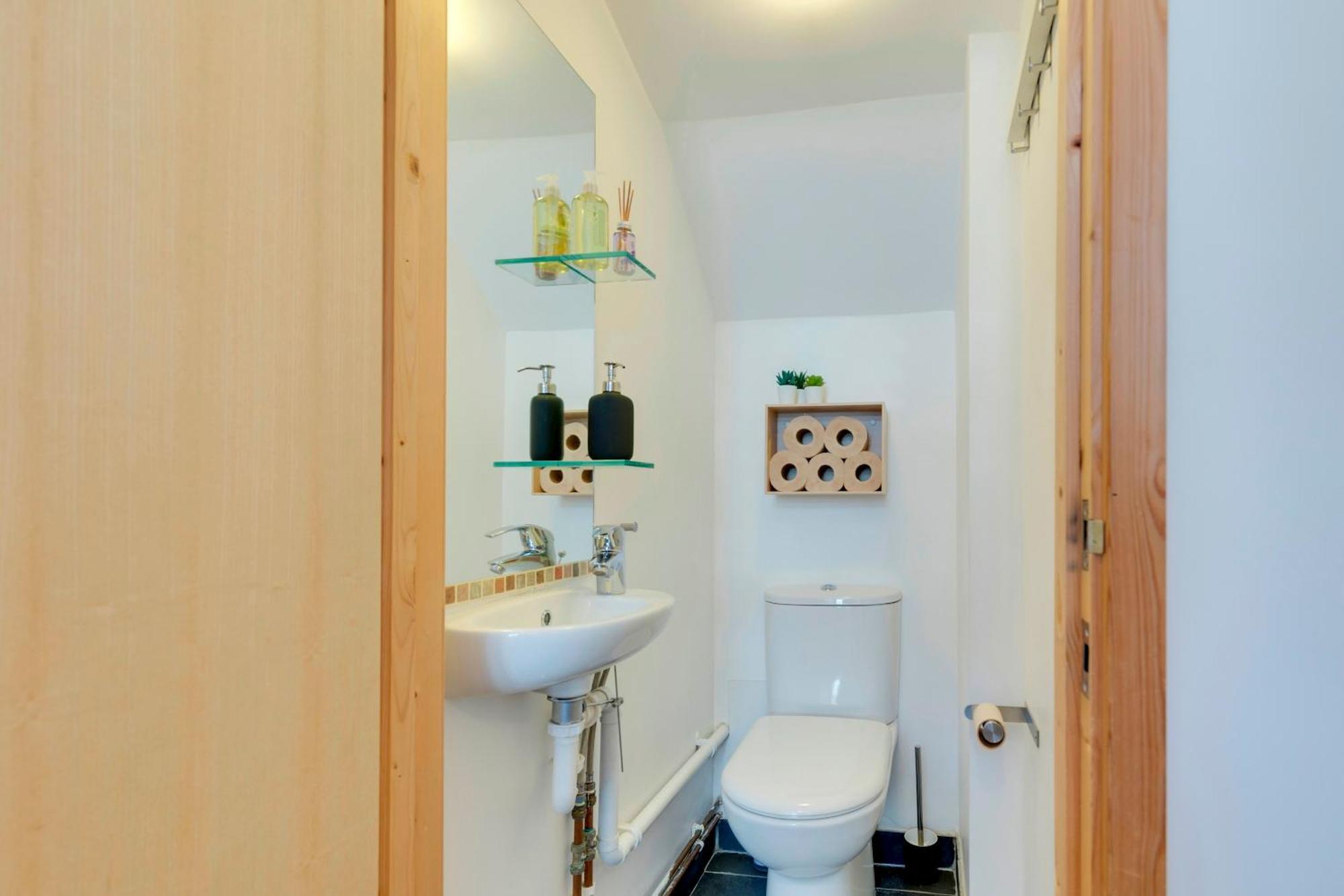 Holiday home Stunning 3 Bed Terrace Close To Station Pass The Keys